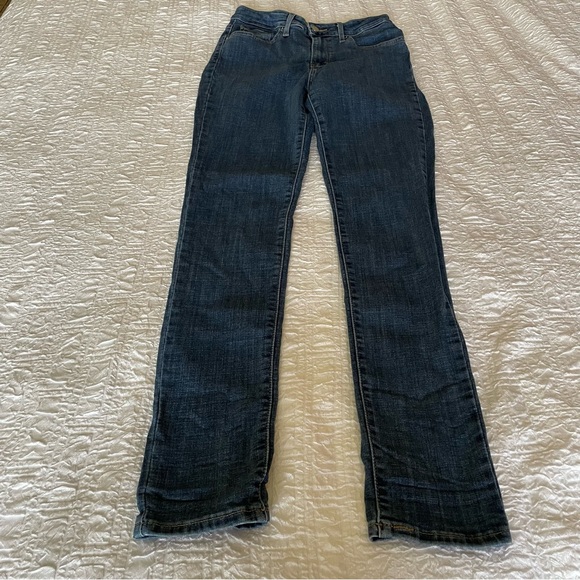 Levi's Denim - EUC Levi’s 721 hi rise skinny jeans size 28